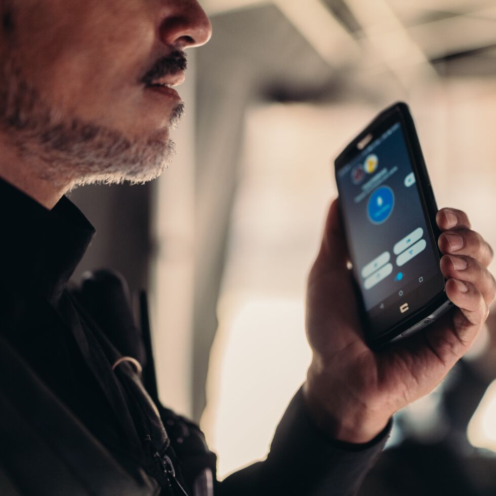 Utilização de walkie talkies X-talk para comunicação em grupo
